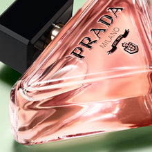 Парфюмна вода Prada Paradoxe EDP за жени, бутилка с елегантен дизайн и ароматни нотки, подходящ за ежедневна употреба