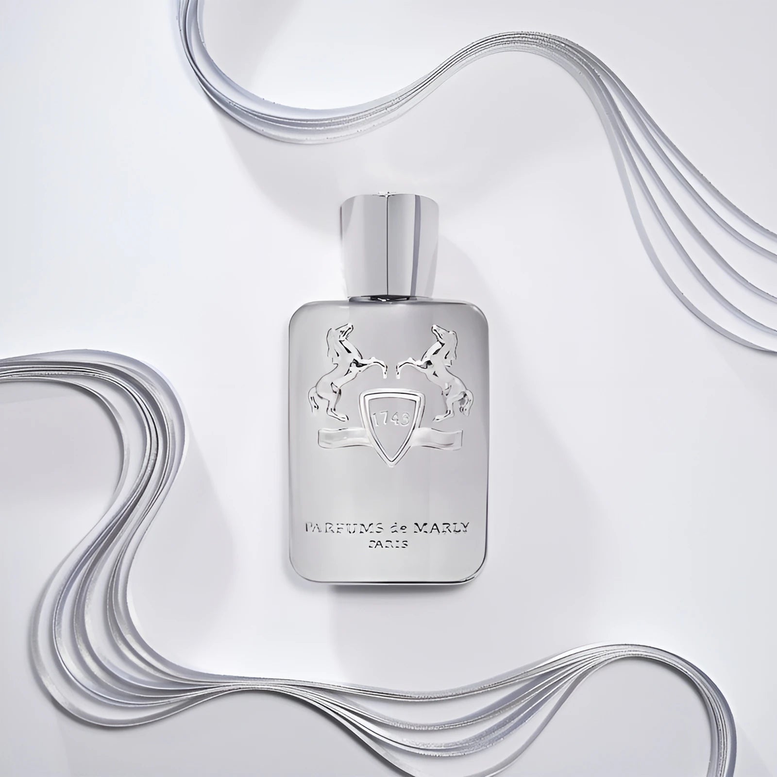 ЕDP парфюмна вода за мъже Parfums de Marly Pegasus с елегантен флакон и ароматни нотки, подходящ за специални поводи.