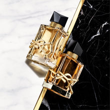 Парфюмна вода за жени YSL Libre Intense EDP, флакон с елегантен дизайн и излъчване на луксозен аромат.