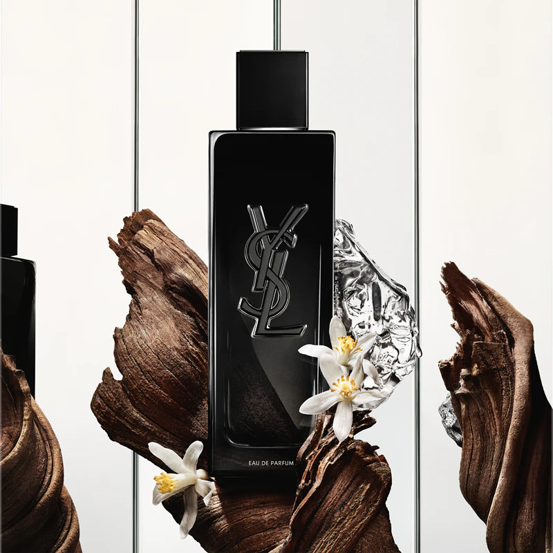 ЕDP парфюмна вода за мъже Myslf на Saint Laurent, бутилка с елегантен дизайн и аромат, видима в изображението.