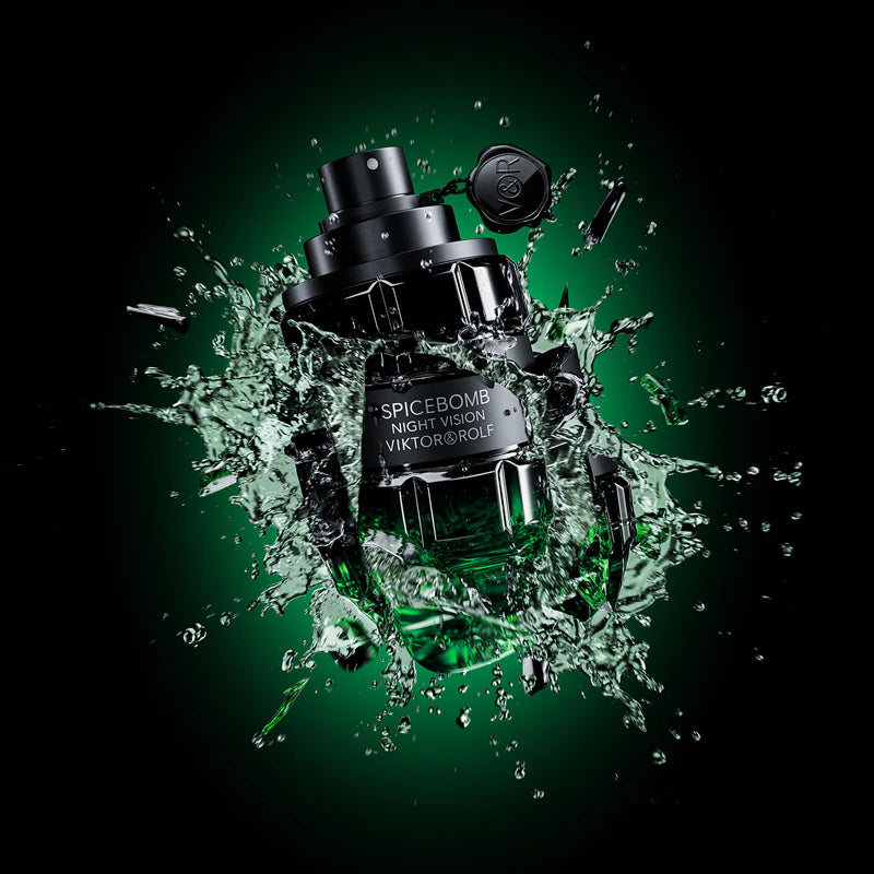 Парфюмна вода за мъже Viktor & Rolf Spicebomb Night Vision EDP, бутилка с ароматен дизайн и черни акценти.