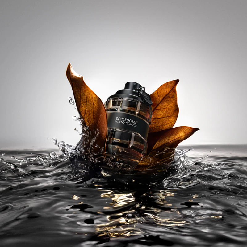 Тоалетна вода за мъже Viktor & Rolf Spicebomb EDT с оранжев флакон и ароматни нотки, подходящ за ежедневна употреба