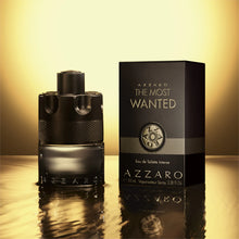 Azzaro The Most Wanted EDT мъжка тоалетна вода, флакон с дизайн и логото, представена на бял фон.