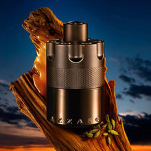 Azzaro The Most Wanted Intense EDP парфюмна вода за мъже, бутилка с черен дизайн и златни акценти, за мъже.