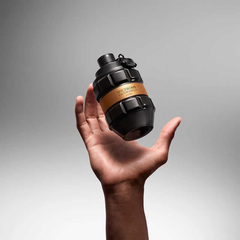 Мъжки парфюм Viktor & Rolf SpiceBomb Extreme EDP, флакон със златисти и черни детайли, ароматна парфюмна вода за мъже