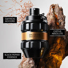 Мъжки парфюм Viktor & Rolf SpiceBomb Extreme Eau De Parfum, бутилка с излязъл парфюм и черен капак.