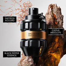 Мъжки парфюм Viktor & Rolf SpiceBomb Extreme Eau De Parfum, бутилка с излязъл парфюм и черен капак.